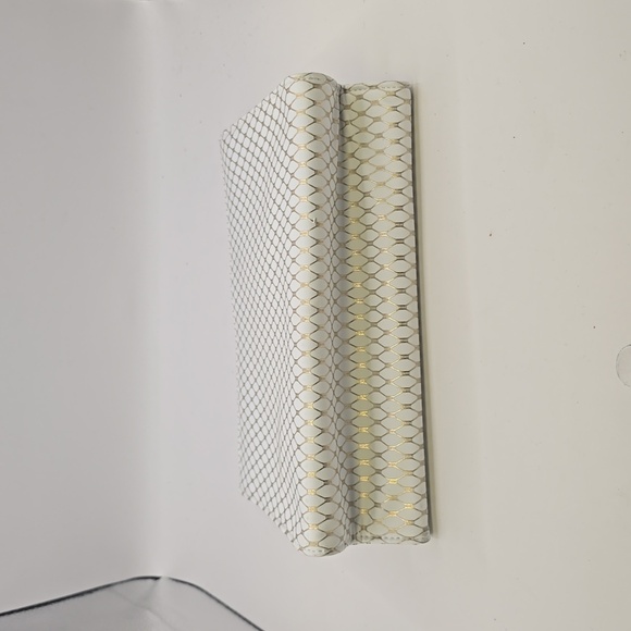 New Yves Saint Laurent YSL Beaute Pouch white & gold faux leather Case toiletry - Picture 3 of 4